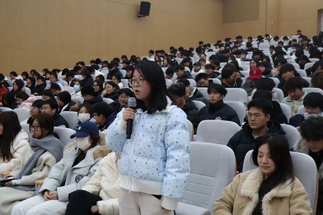  駐馬店幼兒師范高等專科學(xué)校黨委副書記、校長李柯講授專題思政課