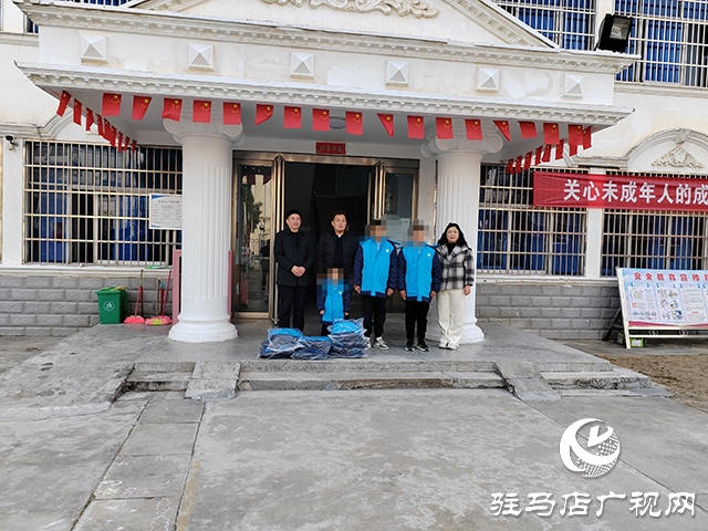 河南藍(lán)盾保安集團(tuán):暖冬贈衣傳大愛 情系童心護(hù)成長