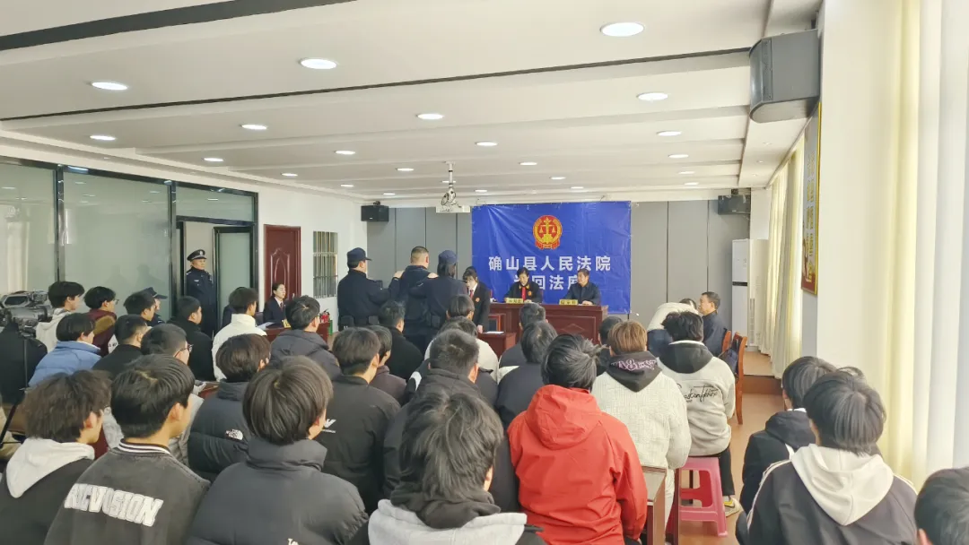 確山檢察:庭審進校園 普法零距離