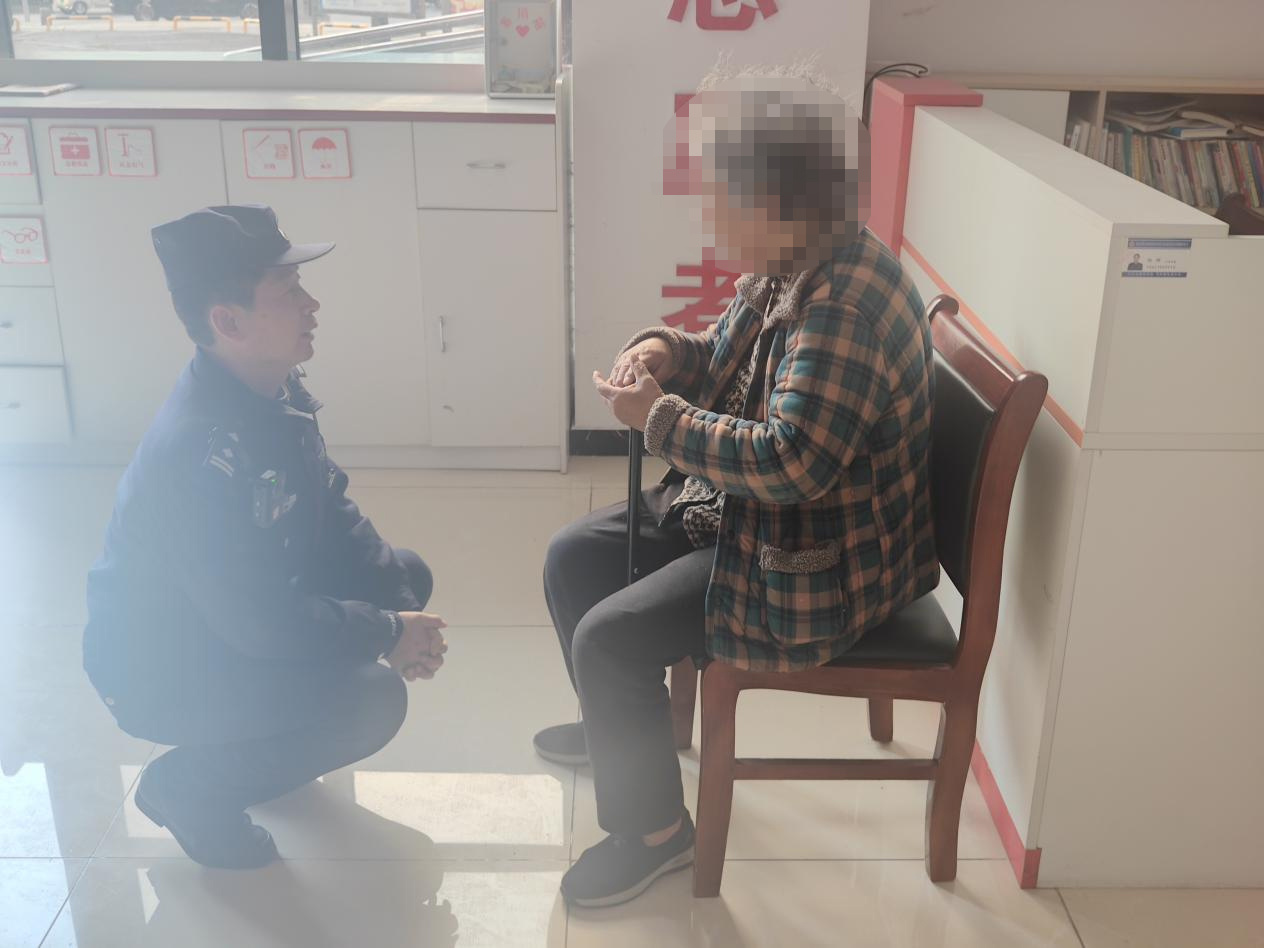 駐馬店市公安局經(jīng)開區(qū)分局：警民聯(lián)動 助迷路老人歸家