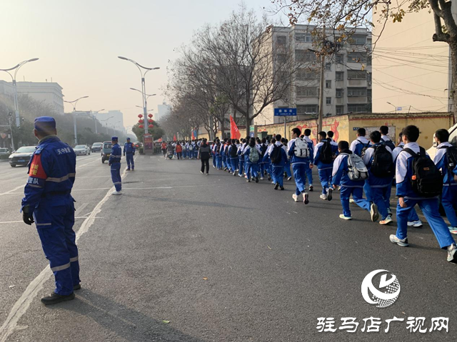 天中救援隊為駐馬店市第四初級中學師生冬季遠足保駕護航