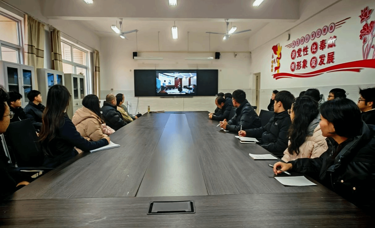  弘揚(yáng)法治精神 筑牢育人根基——駐馬店職業(yè)技術(shù)學(xué)院信息工程學(xué)院開展“憲法宣傳周”系列教育活動(dòng)