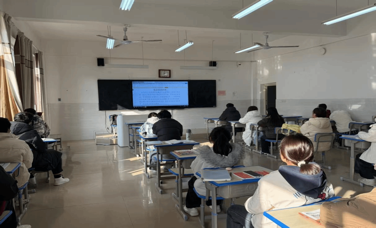  弘揚(yáng)法治精神 筑牢育人根基——駐馬店職業(yè)技術(shù)學(xué)院信息工程學(xué)院開展“憲法宣傳周”系列教育活動(dòng)