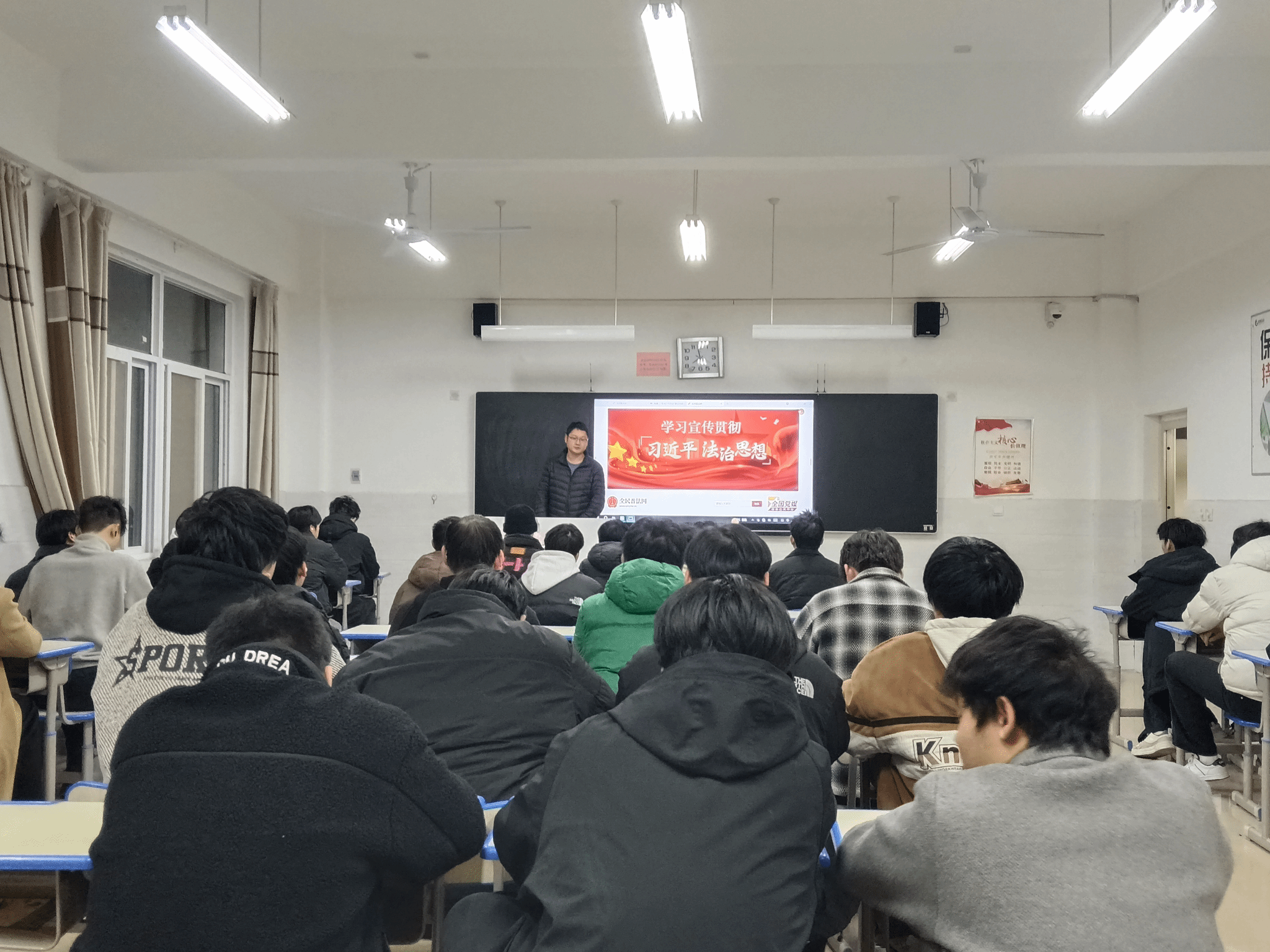  弘揚(yáng)法治精神 筑牢育人根基——駐馬店職業(yè)技術(shù)學(xué)院信息工程學(xué)院開展“憲法宣傳周”系列教育活動(dòng)