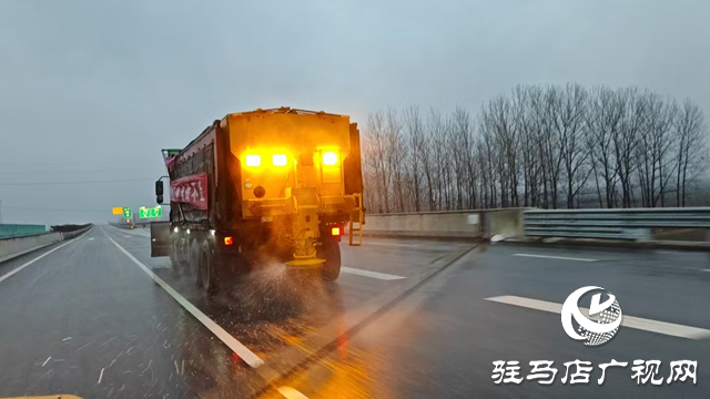 駐馬店轄區(qū)高速迎戰(zhàn)雨雪 多方聯(lián)動除冰保安全暢通