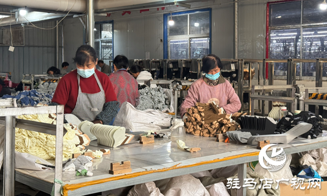 確山縣新安店鎮(zhèn)：小襪子織就振興路 “一村一品”激活鄉(xiāng)村發(fā)展新動(dòng)能