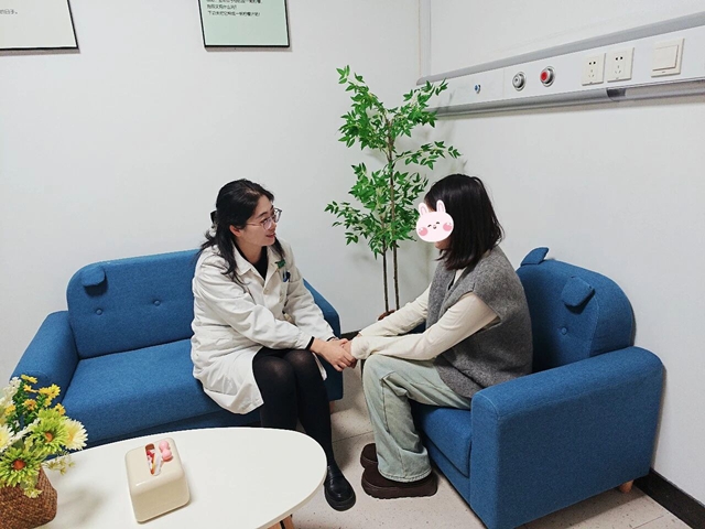 17歲女孩與&ldquo;洗手&rdquo;的三年抗爭