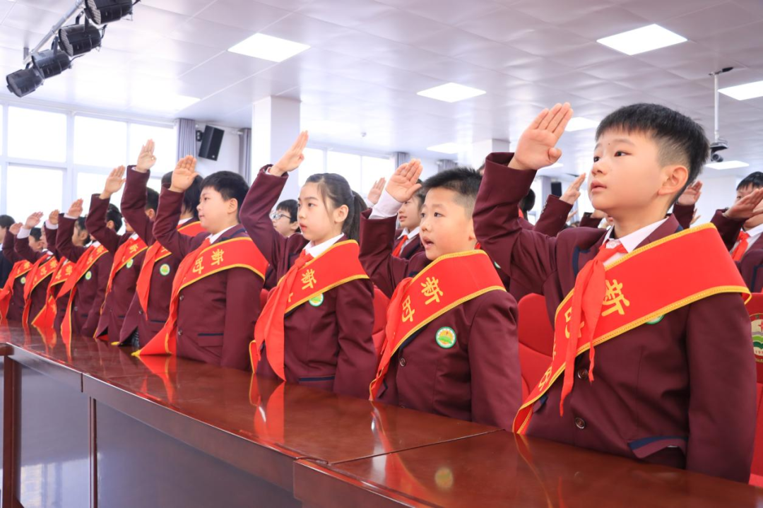  駐馬店市第十小學(xué)舉行“新時(shí)代好少年”表彰大會(huì)