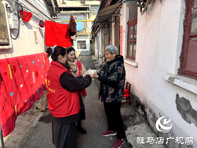 確山縣盤龍街道生產(chǎn)街社區(qū)開展 &ldquo;情暖冬至，餃香鄰里&rdquo;主題活動(dòng)