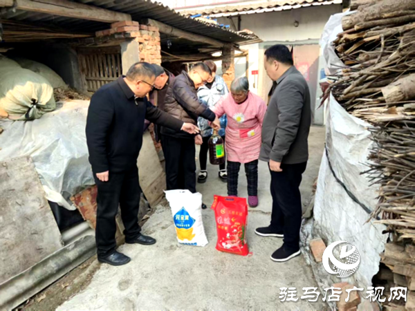 暖冬物資送上門 文明實踐暖民心——平輿縣新時代文明實踐中心走進辛店鄉(xiāng)閆莊村