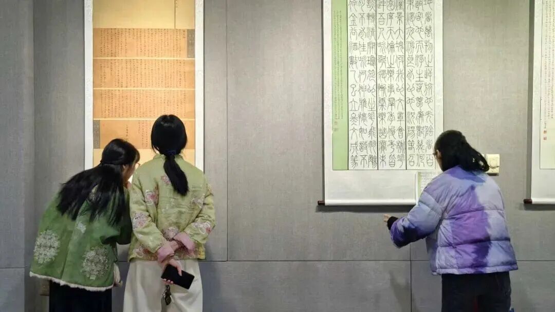 筆耕終有獲！“相期與來(lái)”駐馬店職工書(shū)法展開(kāi)幕，墨香里藏著匠心與熱愛(ài)