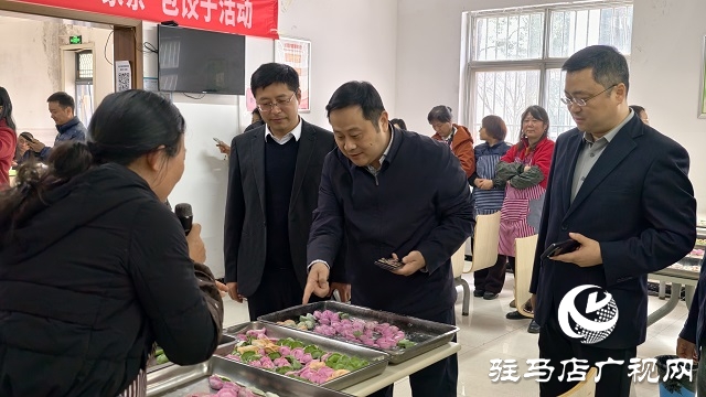 駐馬店聯(lián)通公司開(kāi)展“快樂(lè)過(guò)冬至 溫暖一家親”活動(dòng)