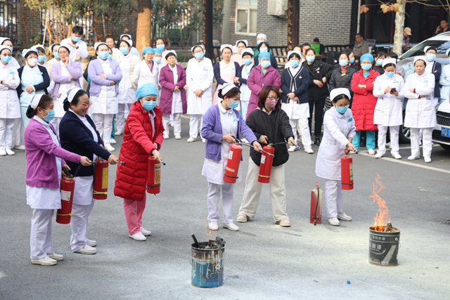 筑牢消防安全防線，守護(hù)醫(yī)患生命安全&mdash;&mdash;駐馬店市中醫(yī)院開展冬春季消防應(yīng)急演練