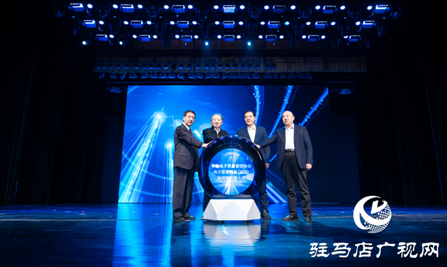 院士專家把脈 現(xiàn)場簽約近20億 300余家企業(yè)匯聚電子信息行業(yè)（泌陽）高質(zhì)量發(fā)展大會今日召開