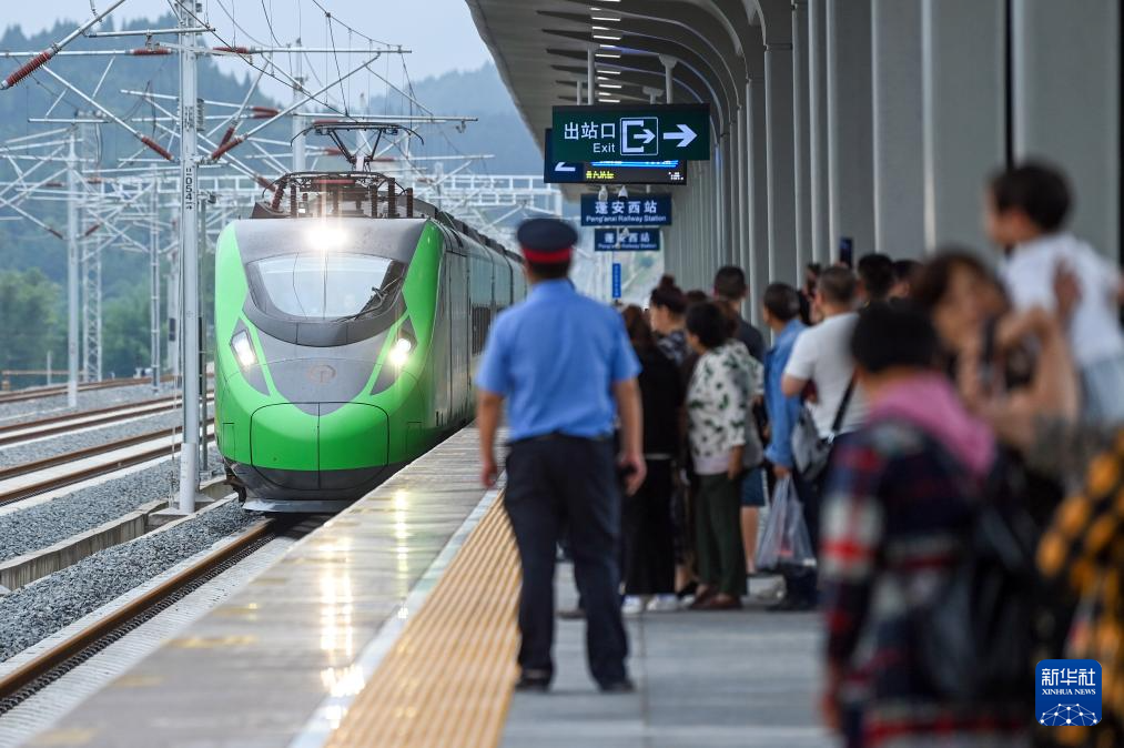 再上新臺(tái)階！中國(guó)高鐵運(yùn)營(yíng)里程突破5萬公里