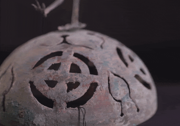 文博日歷丨如何用青銅做出輕盈感？古人用幾根線說明白了