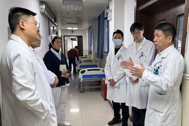 “聚焦織網(wǎng) 同質(zhì)發(fā)展”駐馬店市中心醫(yī)院專(zhuān)家團(tuán)走進(jìn)平輿縣中醫(yī)院