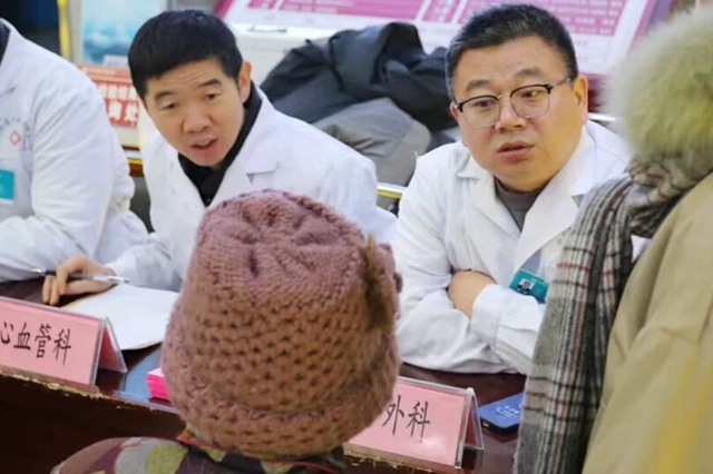 “聚焦織網(wǎng) 同質(zhì)發(fā)展”駐馬店市中心醫(yī)院專(zhuān)家團(tuán)走進(jìn)平輿縣中醫(yī)院