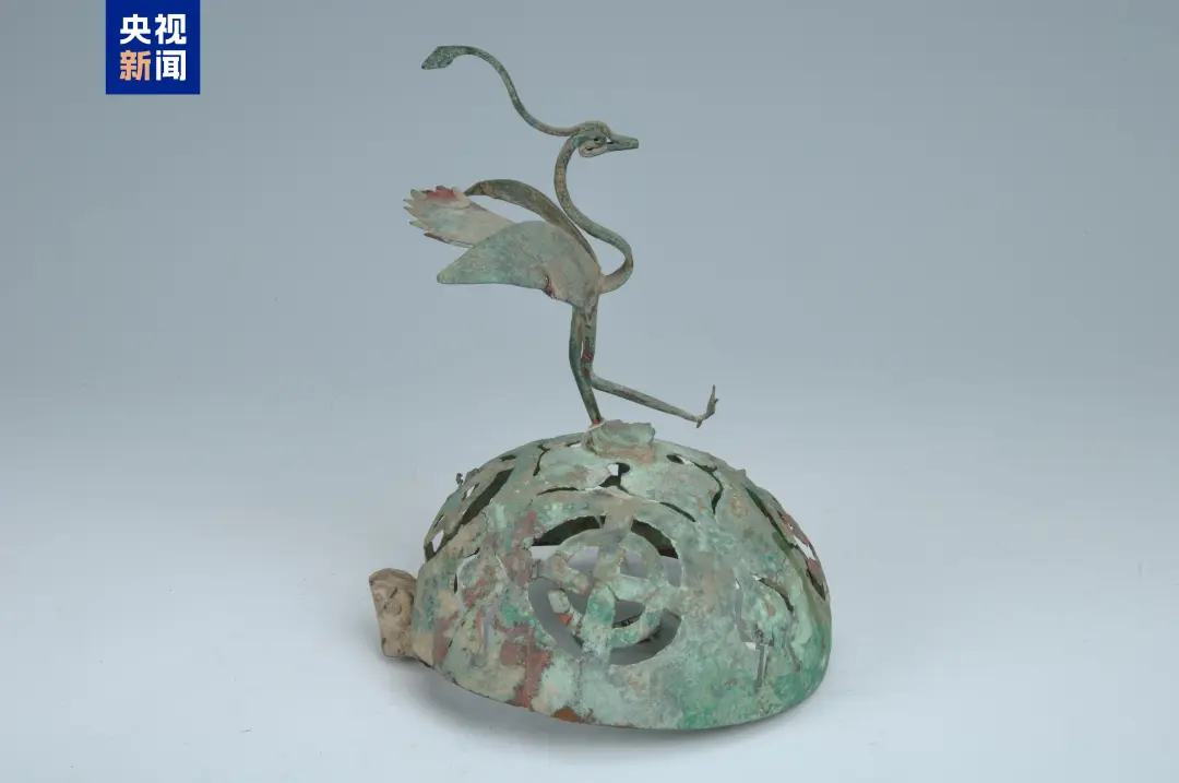 文博日歷丨如何用青銅做出輕盈感？古人用幾根線說明白了