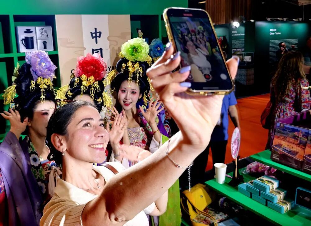 加快建設(shè)文化強(qiáng)國(guó)