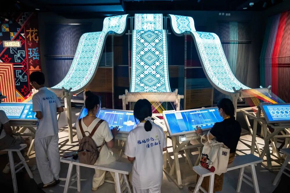 加快建設(shè)文化強(qiáng)國(guó)