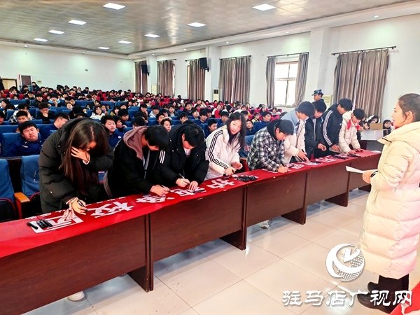 平輿縣委政法委組織反邪教宣傳進(jìn)校園 筑牢青春防護(hù)墻