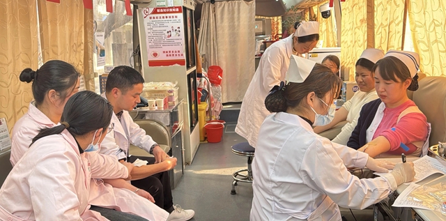 熱血暖寒冬 仁心護(hù)安康——駐馬店市第二中醫(yī)院開展年末無償獻(xiàn)血公益活動