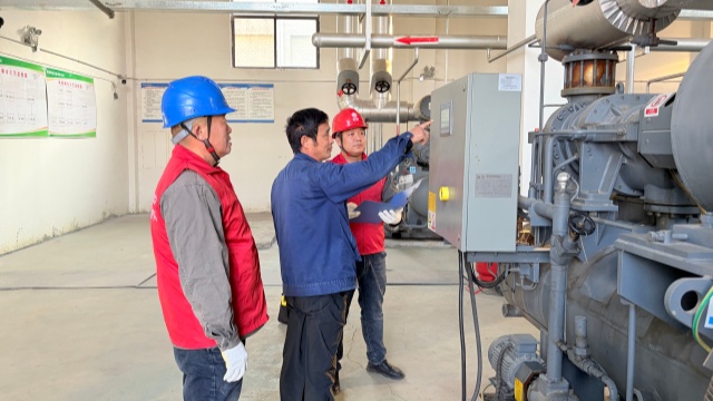 國(guó)網(wǎng)確山縣供電公司：寒冬送服務(wù) 電暖企業(yè)心