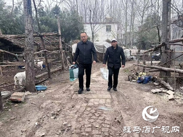 河南省平輿縣中等職業(yè)學(xué)校學(xué)校開(kāi)展獻(xiàn)愛(ài)心送溫暖活動(dòng)