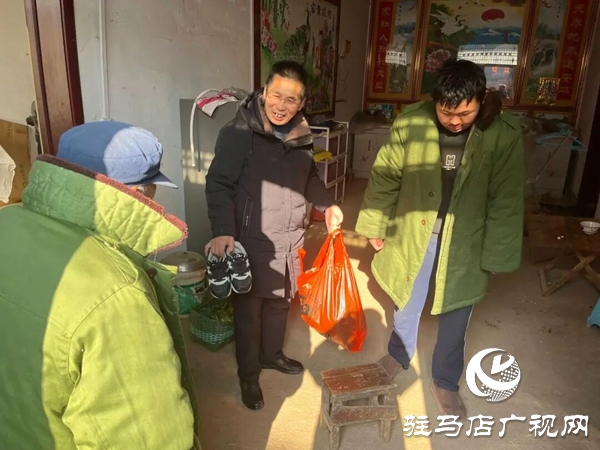河南省平輿縣中等職業(yè)學(xué)校學(xué)校開(kāi)展獻(xiàn)愛(ài)心送溫暖活動(dòng)