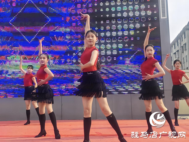 藝韻飛揚(yáng)慶元旦 青春筑夢(mèng)展風(fēng)采