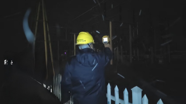 國(guó)網(wǎng)確山縣供電公司：雪夜特巡 筑牢光明防線(xiàn)