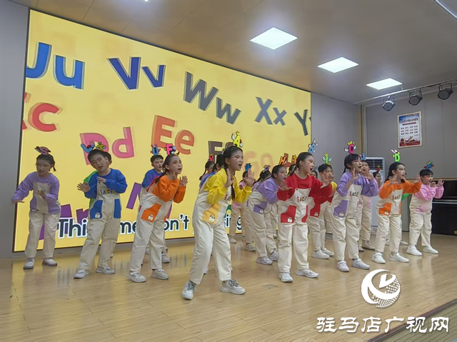  駐馬店市第二十三小學(xué)舉辦迎新年英語教學(xué)成果匯演