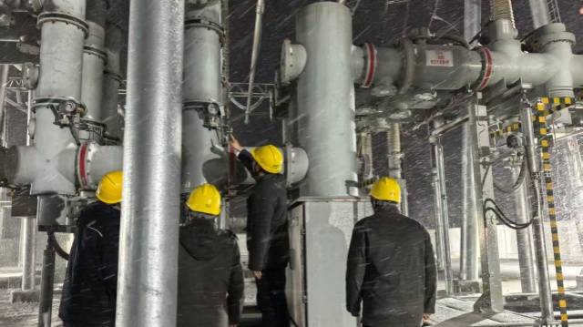 國(guó)網(wǎng)上蔡縣供電公司：雪“護(hù)”光明暖歲寒 燈映元旦開(kāi)新篇