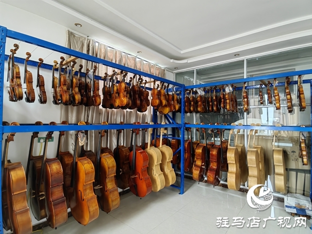 王金堂：從漂泊琴師到&ldquo;產(chǎn)業(yè)鄉(xiāng)賢&rdquo; 讓世界聽見確山