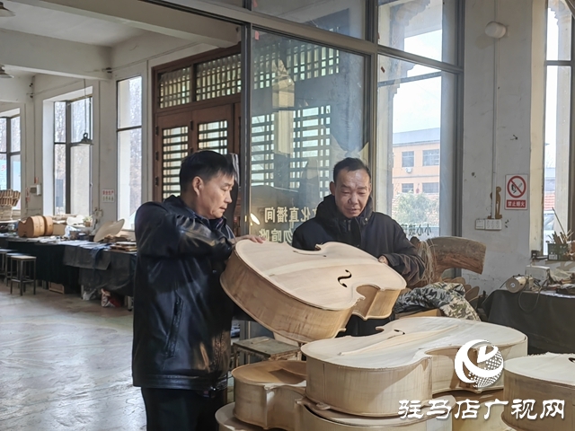 王金堂：從漂泊琴師到&ldquo;產(chǎn)業(yè)鄉(xiāng)賢&rdquo; 讓世界聽見確山