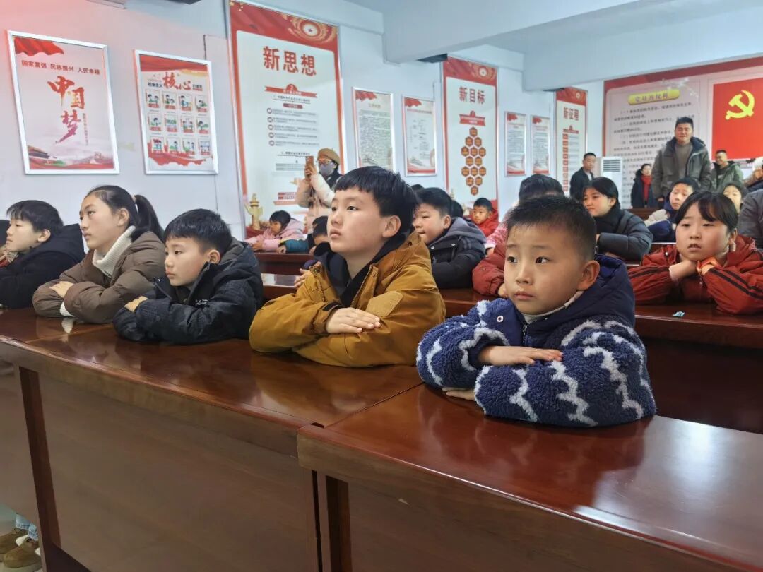 “玩”轉(zhuǎn)藝術(shù)之趣 “美”育童年之心