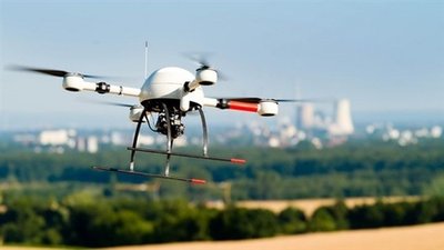 無(wú)人機(jī)“無(wú)證駕駛”釀?chuàng)p毀，誰(shuí)來(lái)?yè)?dān)責(zé)？