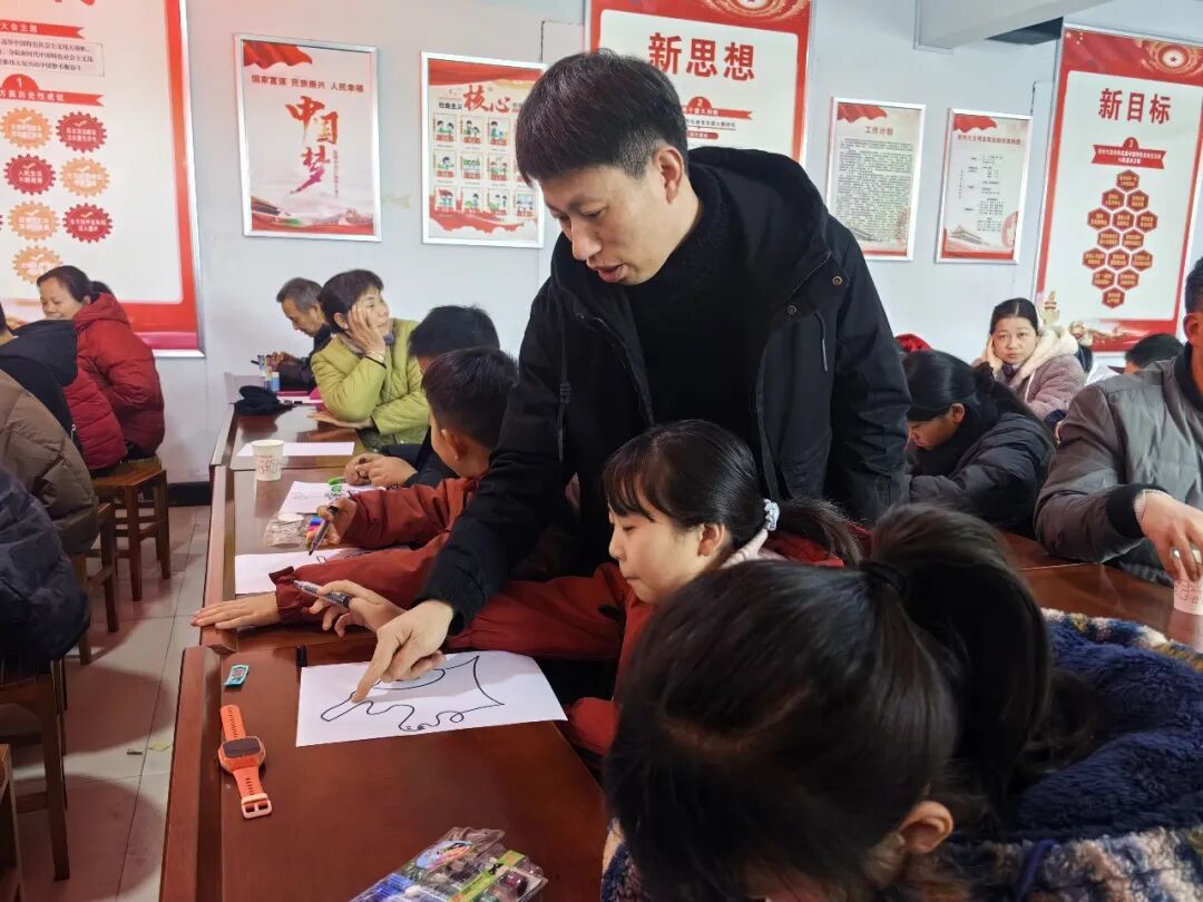 “玩”轉(zhuǎn)藝術(shù)之趣 “美”育童年之心