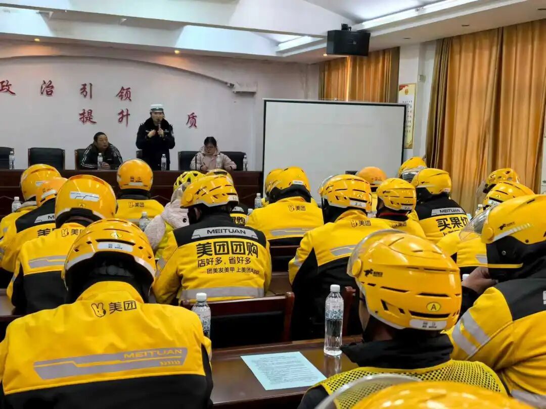 駐馬店交警:走進美團外賣 為“速度”系上“安全扣