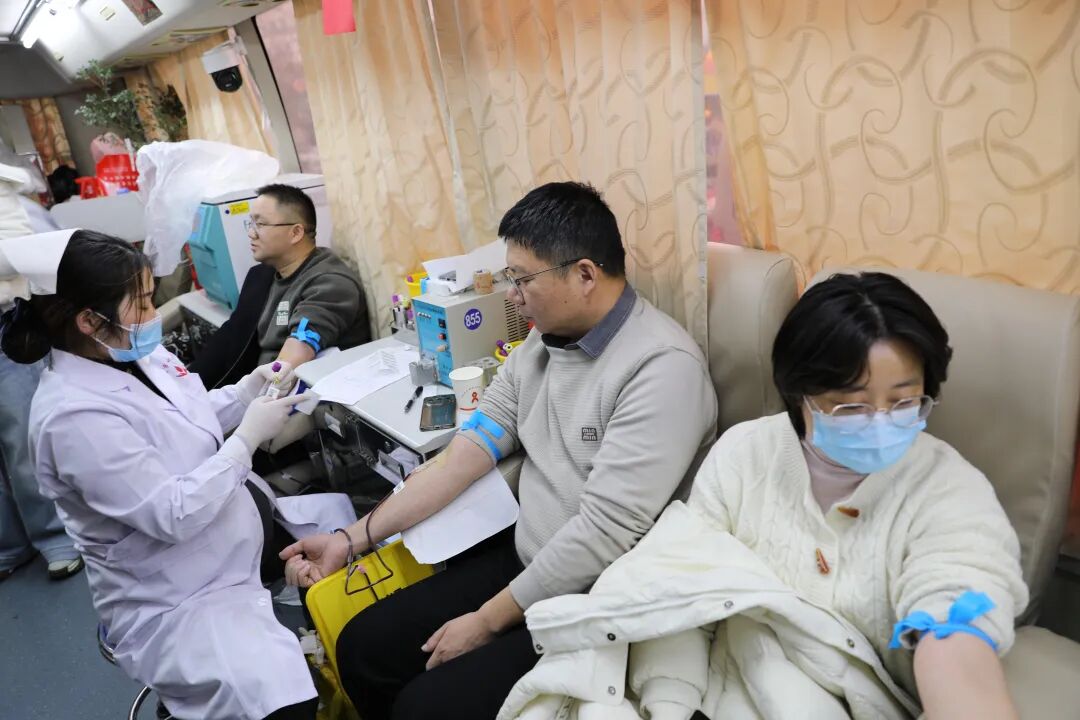 驛城區(qū)檢察院組織開展無償獻血活動