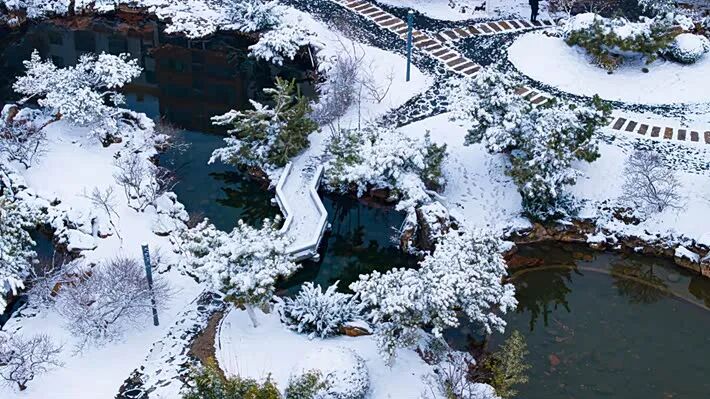 雪落玉湖 如詩如畫