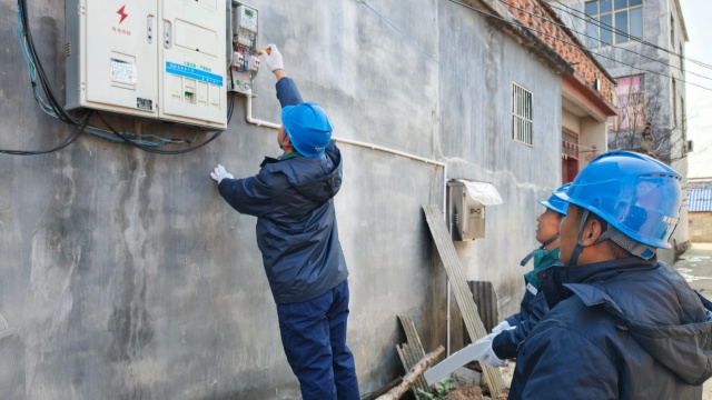 國(guó)網(wǎng)新蔡縣供電公司:上門(mén)“問(wèn)診”解民憂 貼心服務(wù)護(hù)綠行