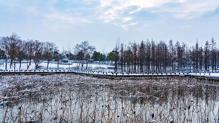 雪落玉湖 如詩如畫