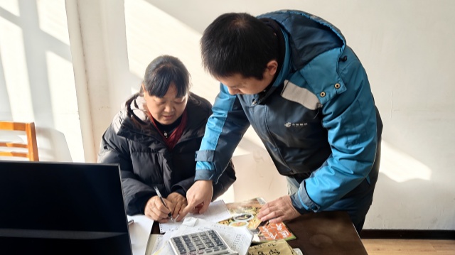 　用腳步丈量責(zé)任以真心傳遞溫暖  　　&mdash;&mdash;駐馬店市郵政分公司投遞員李棟的11年堅(jiān)守