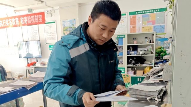 　用腳步丈量責(zé)任以真心傳遞溫暖  　　&mdash;&mdash;駐馬店市郵政分公司投遞員李棟的11年堅(jiān)守