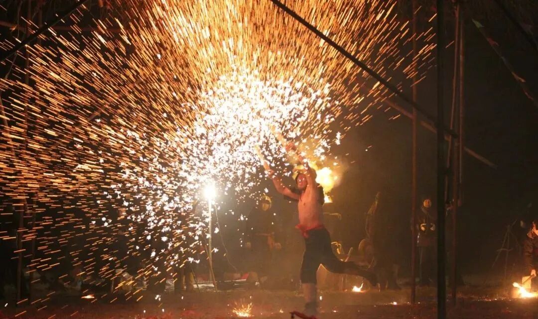 千年鐵花放時代光芒 | 駐馬店國家級非遺確山打鐵花代表性傳承人楊建軍榮獲百度百科年度影響力個人