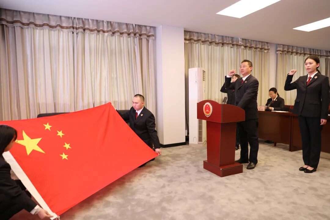 驛城區(qū)檢察院舉行新任職人員憲法宣誓儀式