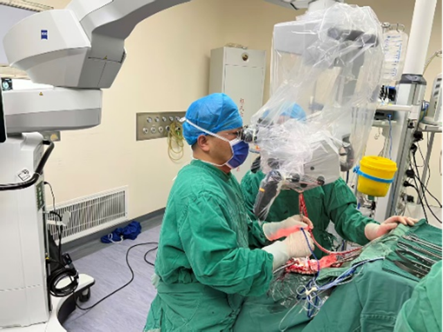 頭痛昏迷險(xiǎn)喪命！駐馬店第一人民醫(yī)院神經(jīng)外科團(tuán)隊(duì)生死競(jìng)速為患者拆除“顱內(nèi)炸彈”