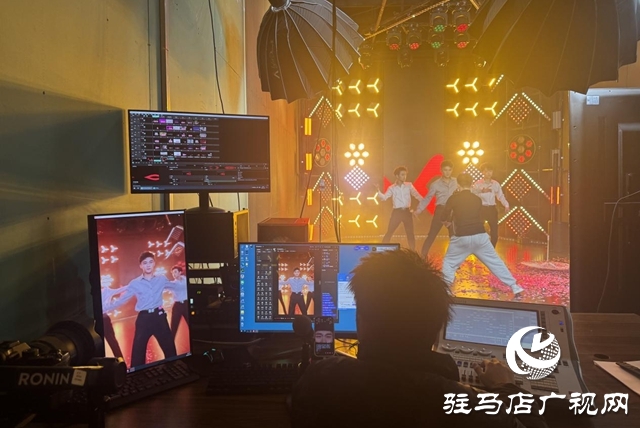 夢想加速度——從素人到明星 探秘直播夢工廠